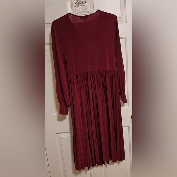 ELOQUII RED PLEATED DRESS - Picture 4 of 6